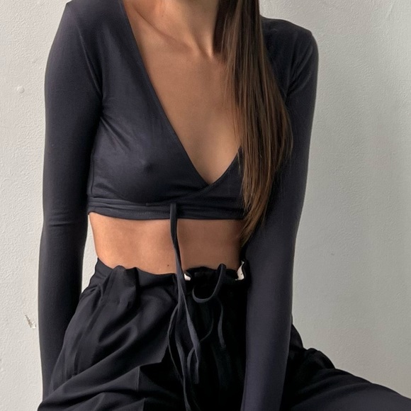 GEEL Chic Gray Wrap Crop Top - Picture 3 of 3